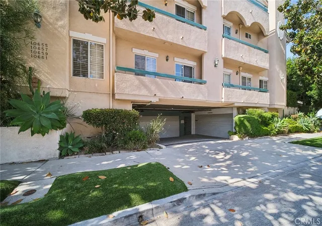 2nd image of 10659 Bloomfield St, Toluca Lake, CA 91602 | MLS# SR26138005