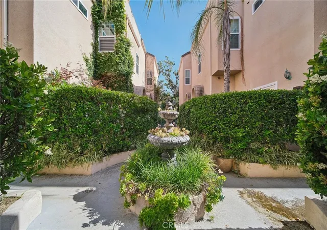 3rd image of 10659 Bloomfield St, Toluca Lake, CA 91602 | MLS# SR26138005