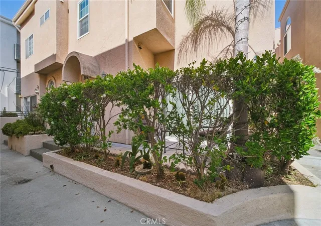 4th image of 10659 Bloomfield St, Toluca Lake, CA 91602 | MLS# SR26138005