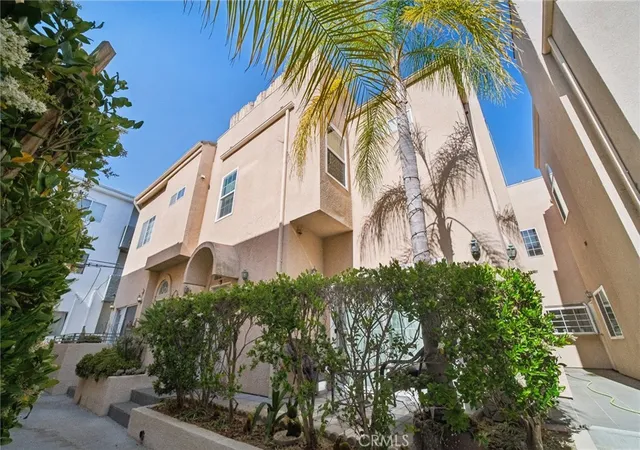 5th image of 10659 Bloomfield St, Toluca Lake, CA 91602 | MLS# SR26138005