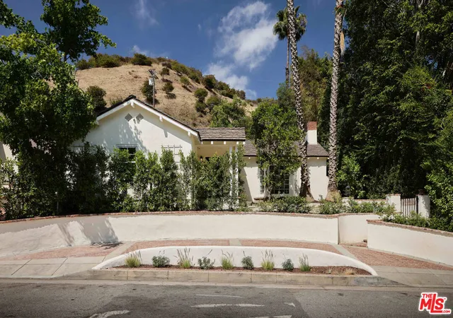Homes for sale in Beverly Hills, CA | 1654 N Beverly Dr, Beverly Hills, CA 90210 | MLS# 26851697