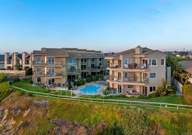 2nd image of 940 Sealane Dr, Encinitas, CA 92024