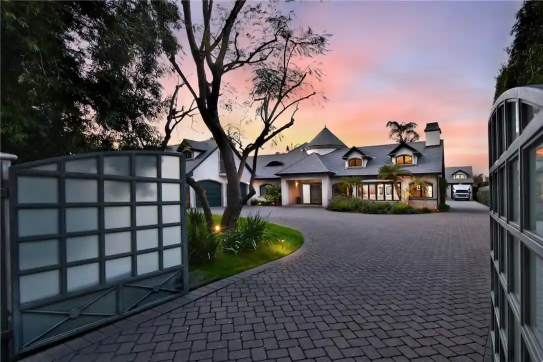 Single family home for sale at 13157 Chandler Blvd, Sherman Oaks, CA 91401 | MLS# SR26138109
