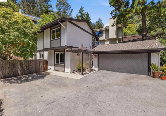Homes for sale in Oakland, CA | 6763 Pinehaven Rd, Oakland, CA 94611 | MLS# 41139468