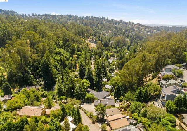 Homes for sale in Oakland, CA | 6763 Pinehaven Rd, Oakland, CA 94611 | MLS# 41139468