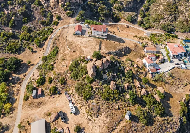 3rd image of 501 Thompson Ave, Chatsworth, CA 91311 | MLS# SR26137856