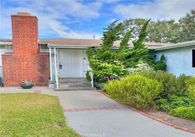 Photo 2 of Single family home for sale at 10851 Woodbine St, Los Angeles, CA 90034 | MLS# AR26138229 | Listing updated on 2026-09-30