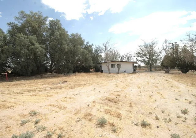 3rd image of 21212 Rainbow, Hinkley, CA 92347 | MLS# HD26138241