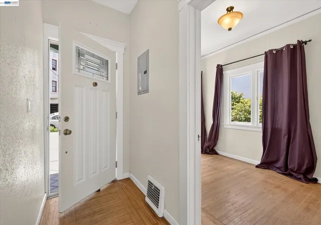 Photo 4 of House for sale at 753 Warfield Ave, Oakland, CA 94610 | MLS# 41139494 | Listing updated on 2026-09-17