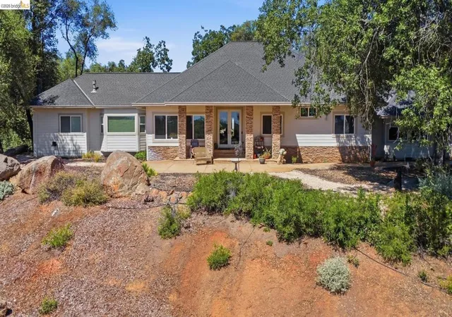 Photo 1 of Single family home for sale at 15620 Curtis Cir, Sonora, CA 95370 | MLS# 41139508 | Listing updated on 2026-10-06