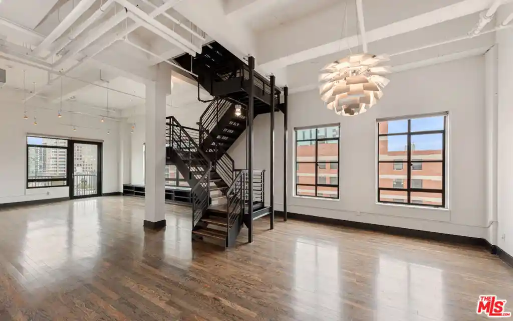 Listing Photo 2 - Condo for sale in 849 S Broadway located at 849 S Broadway, Los Angeles, CA 90014 - Unit #1210