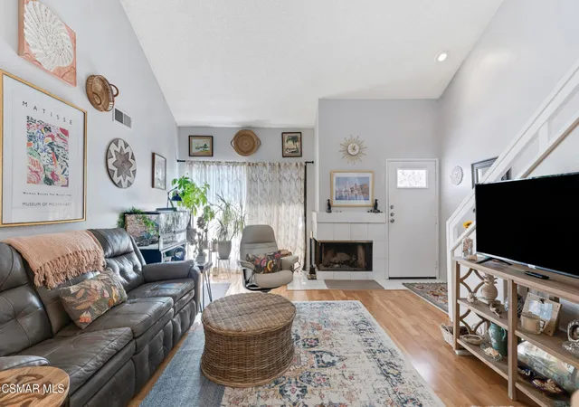 3rd image of 1253 Tivoli Ln, Simi Valley, CA 93065