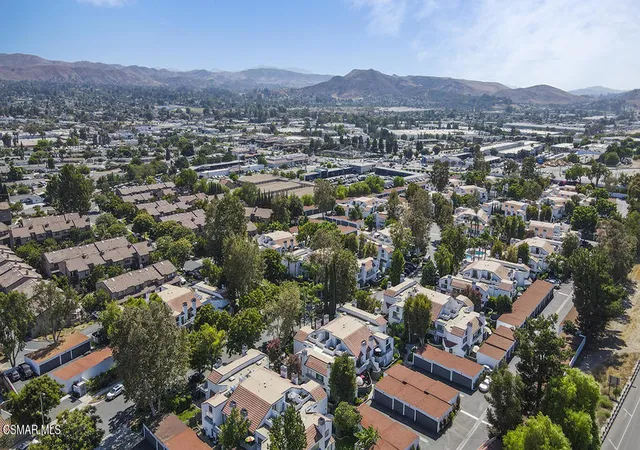2nd image of 1253 Tivoli Ln, Simi Valley, CA 93065