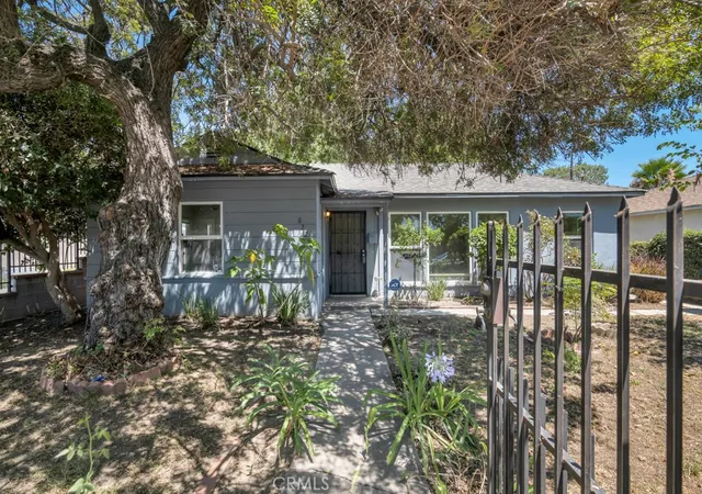 Photo 2 of Single family home for sale at 8226 Whiteoak Ave, Northridge, CA 91325 | MLS# SR26138323 | Listing updated on 2026-09-28