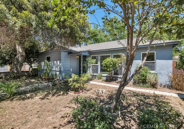 Photo 3 of Single family home for sale at 8226 Whiteoak Ave, Northridge, CA 91325 | MLS# SR26138323 | Listing updated on 2026-09-28