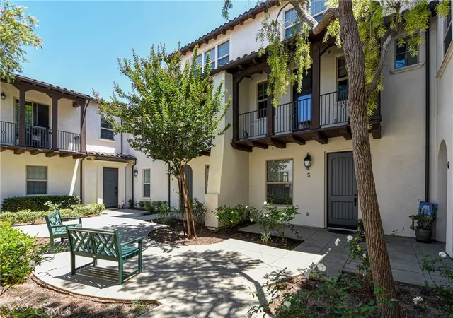 Townhouse for sale at 3980 E Bethany #5, Ontario, CA 91761 | MLS# IG26138294