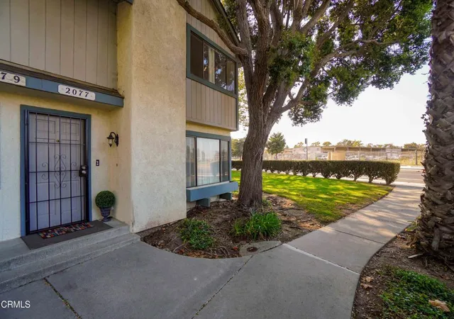 Listing Photo 2 - Condo for sale in building located at 2077 E Bard Rd, Oxnard, CA 93033