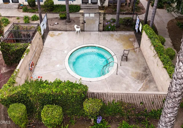 Listing Photo 3 - Condo for sale in building located at 2077 E Bard Rd, Oxnard, CA 93033