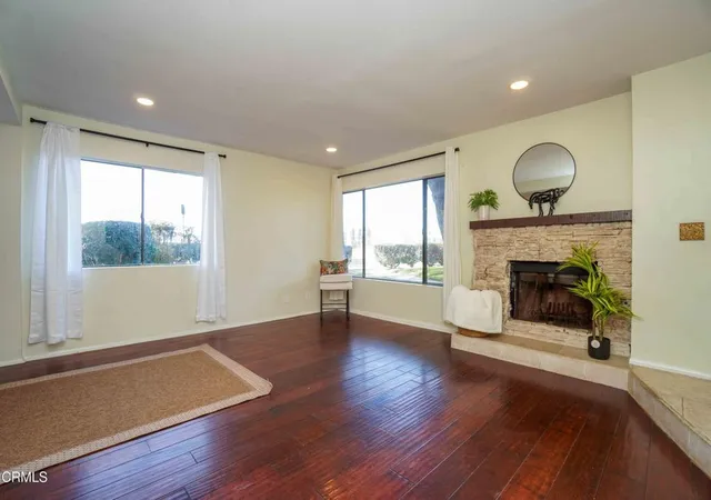 Listing Photo 4 - Condo for sale in building located at 2077 E Bard Rd, Oxnard, CA 93033