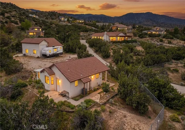 3rd image of 2929 Snow Line Dr, Pinon Hills, CA 92372 | MLS# IG26138499