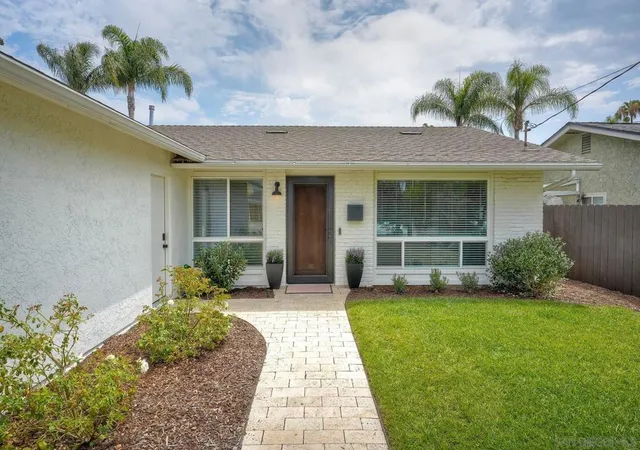 Photo 3 of Sale Pending at 7055 Whipple, San Diego, CA 92122 | MLS# 260015394SD | Listing updated on 2026-07-02