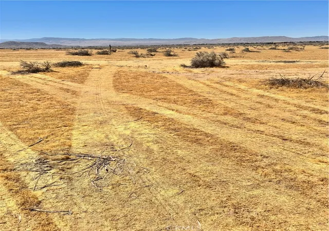 3rd image of 0 Nanticoke Rd, Apple Valley, CA 92307 | MLS# HD26138527