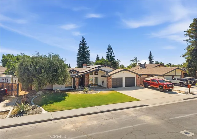 Homes for sale in Bakersfield, CA | 5113 Colonial, Bakersfield, CA 93308 | MLS# SR26138380