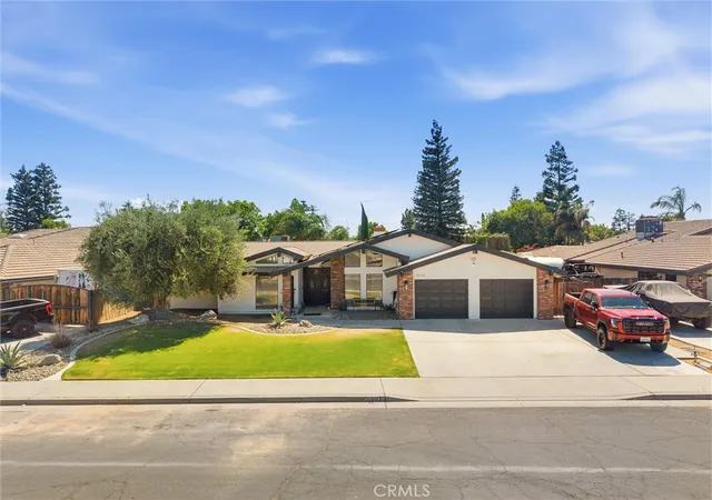 Homes for sale in Bakersfield, CA | 5113 Colonial, Bakersfield, CA 93308 | MLS# SR26138380