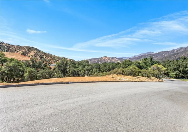 2nd image of 13582 Oak Mountain Dr, Yucaipa, CA 92399 | MLS# IG26136941
