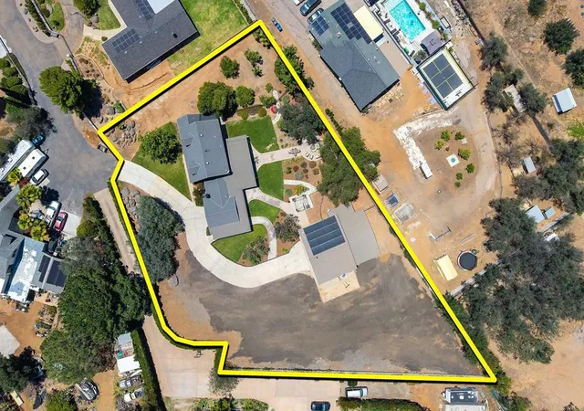 2nd image of 2430 Geyer Ln, Alpine, CA 91901 | MLS# PTP2604839