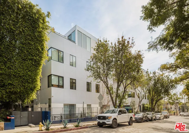 2nd image of 1200 N Sweetzer Ave #1, West Hollywood, CA 90069 | MLS# 26852193