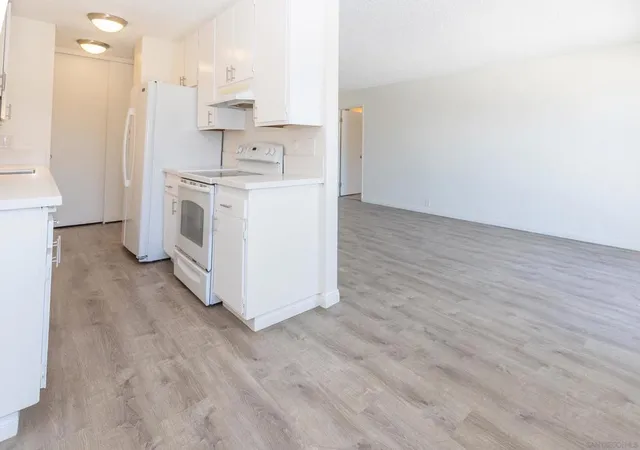 Listing Photo 5 - Condo for sale in building located at 1855 Diamond St, San Diego, CA 92109 - Unit #5-124