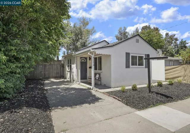 1st image of 4054 Sumac Ln, Sacramento, CA 95820 | MLS# 41139559