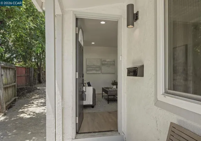 2nd image of 4054 Sumac Ln, Sacramento, CA 95820 | MLS# 41139559