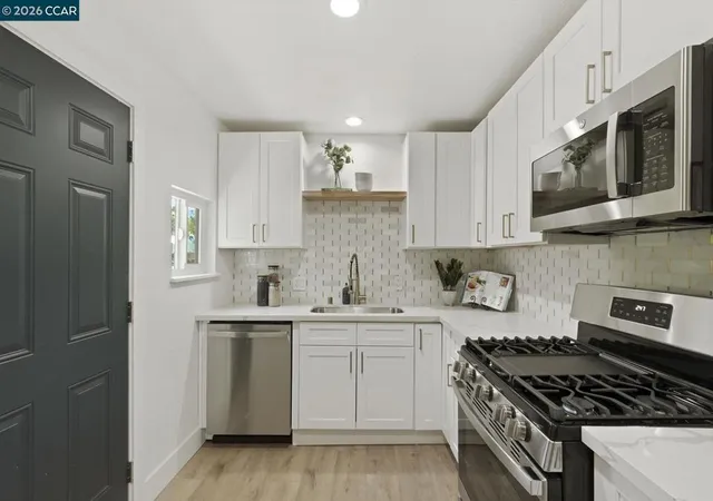 5th image of 4054 Sumac Ln, Sacramento, CA 95820 | MLS# 41139559