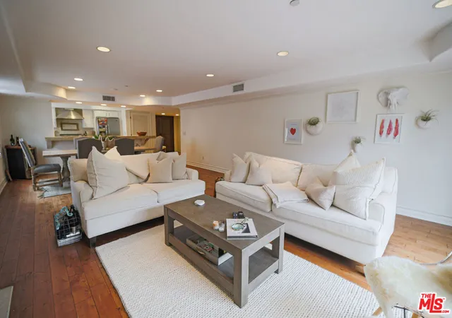 2nd image of La Grange Condominiums, Los Angeles, CA 90025