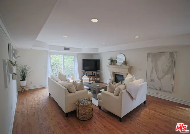 3rd image of La Grange Condominiums, Los Angeles, CA 90025