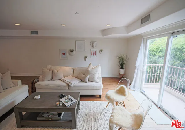 4th image of La Grange Condominiums, Los Angeles, CA 90025