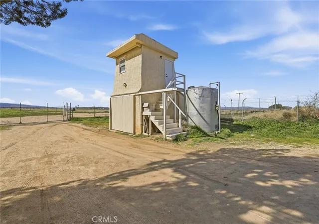 5th image of 9200 W W Avenue H, Lancaster, CA 93536 | MLS# SR26138728