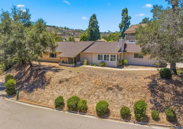 Homes for sale in Fallbrook, CA | 2837 Carlton Wy, Fallbrook, CA 92028 | MLS# NDP2606113