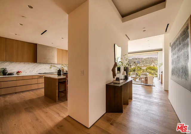 Listing Photo 4 - Condo for sale in building located at 8899 Beverly Blvd, West Hollywood, CA 90048 - Unit #5E