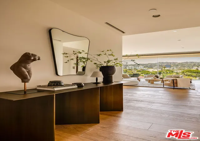 Listing Photo 5 - Condo for sale in building located at 8899 Beverly Blvd, West Hollywood, CA 90048 - Unit #5E