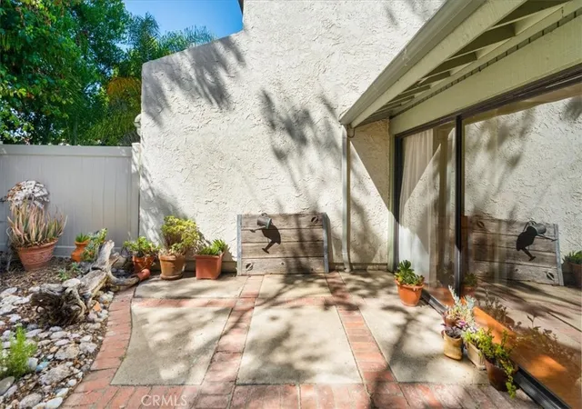 Homes for sale in Agoura Hills, CA | 5249 Colodny #8, Agoura Hills, CA 91301 | MLS# SR26138524