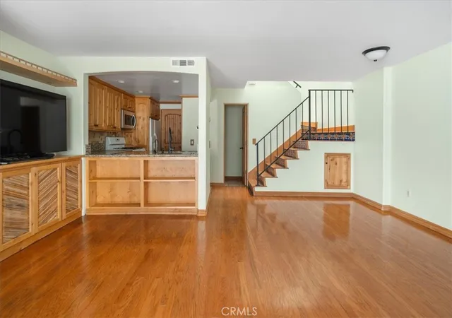 Homes for sale in Agoura Hills, CA | 5249 Colodny #8, Agoura Hills, CA 91301 | MLS# SR26138524