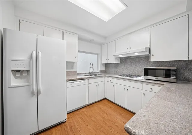 5th image of 19311 Oak Crossing Rd, Newhall, CA 91321 | MLS# SR26138720