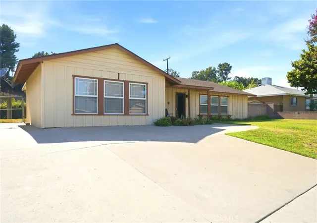 Photo 3 of Single family home for sale at 682 S Belden, Rialto, CA 92376 | MLS# CV26138771 | Listing updated on 2026-10-11