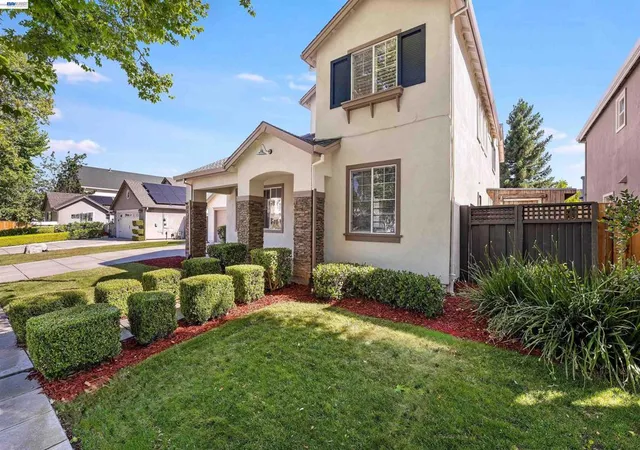 Photo 2 of Single family home for sale at 3009 Perry Ln, Tracy, CA 95377 | MLS# 41139579 | Listing updated on 2026-09-23