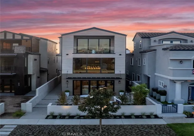 Photo 1 of Single family home for sale at 515 12th Street, Huntington Beach, CA 92648 | MLS# OC26138169 | Listing updated on 2026-10-12