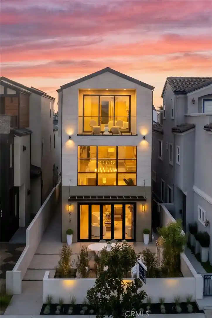 Photo 1 of Single family home for sale at 515 12th Street, Huntington Beach, CA 92648 | MLS# OC26138169 | Listing updated on 2026-10-28