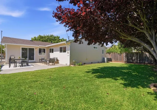 2nd image of 553 Shawnee Ln, San Jose, CA 95123 | MLS# ML82052234